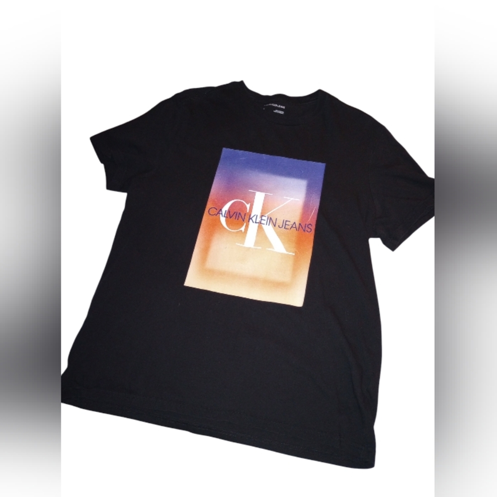 Men's Calvin Klein short sleeve Tee shirt. Size Medium. Colorful iron on design.